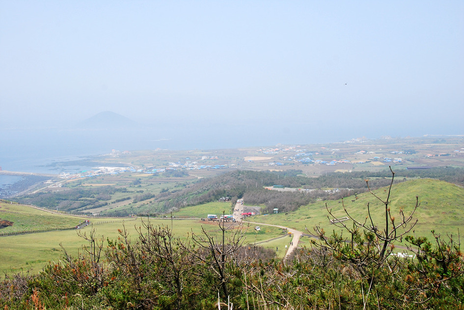 제주도 여행 - 섬속의 섬 우도의 우도봉을 오르며 바라본 성산일출봉과 제주바다.. 그리고, 사람풍경.. ^^