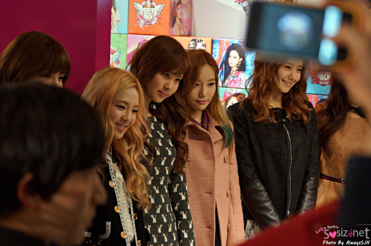 [PIC][02-31-2013]SNSD ghé thăm "Lotte Young Plaza" tại Myeongdong vào trưa nay - Page 2 174B5F4C50E405E80582D5