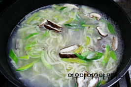 칼국수랑김치 이미지