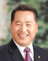 스트롱맨(strongman)패권 다툼이 시작됐다