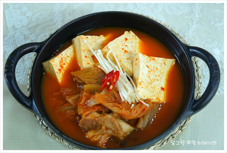 명품김치찌개 이미지