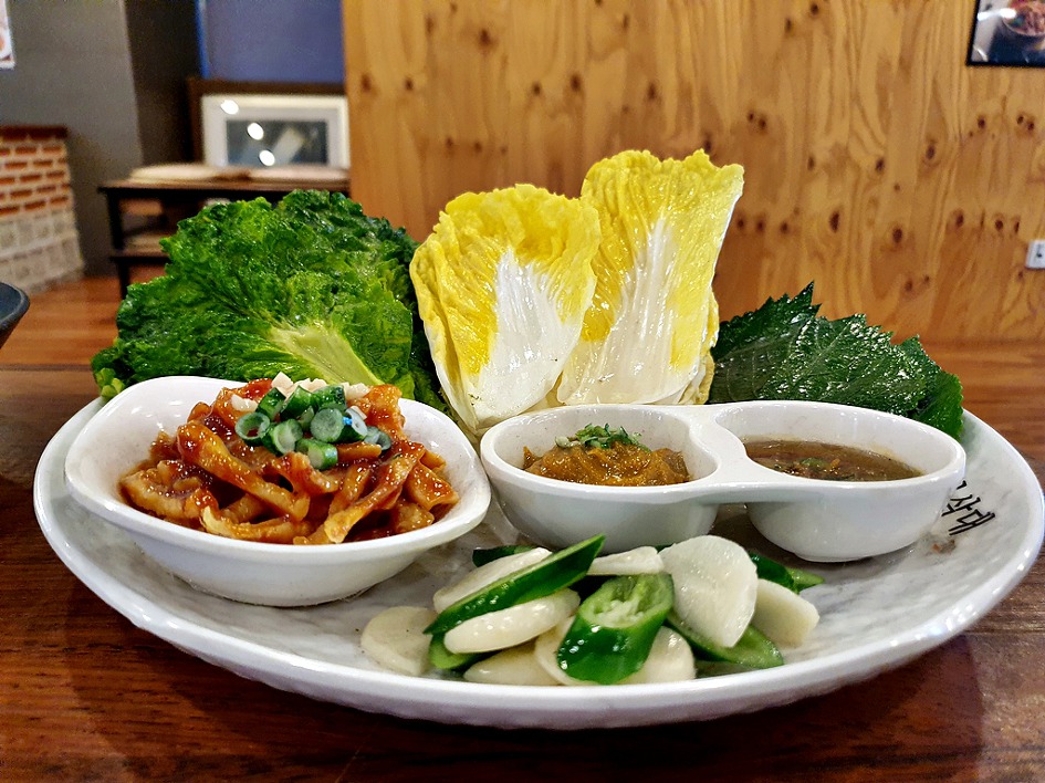 족발 모듬세트, 들깨칼국수, 청와칼국수