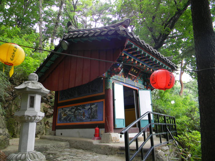 경국사 극락보전, 명부전, 영산전, 산신각 (경국사 지장시왕도, 요나라에서 건너왔다는 철조관음보살좌상)